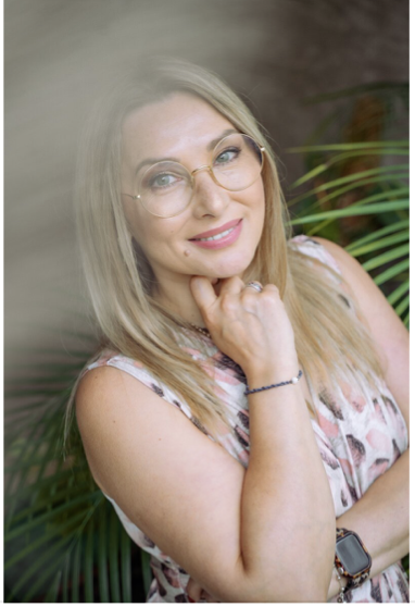 Viktoria, ganzheitliche Begleiterin für Schönheit und persönliches Wachstum